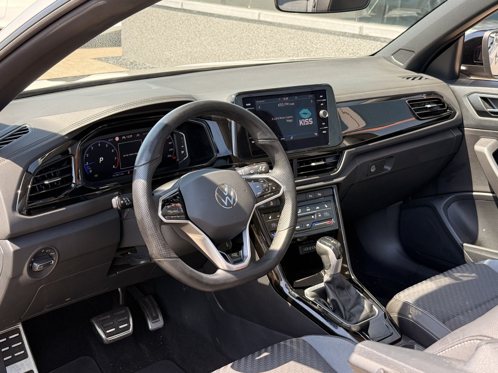 Volkswagen T-Roc Cabrio 1.5 TSI R-Line | ACC | DAB | Alcanta, Auto's, Euro 6, 4 cilinders, Alcantara, 1446 kg