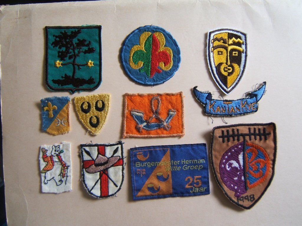 scouting 11 groep gebonden insignes padvinders, Verzamelen, Scouting, Ophalen of Verzenden, Embleem, Speld of Insigne