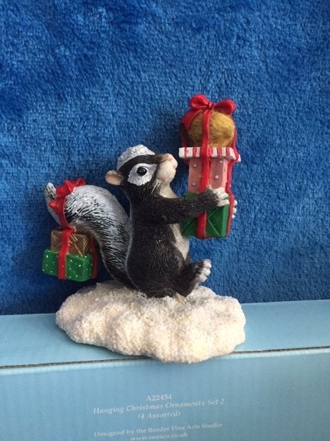 Charming Tails Beeldje 'Bearing Gifts', Als Nieuw, Ophalen of Verzenden, Zo goed als nieuw, Dier