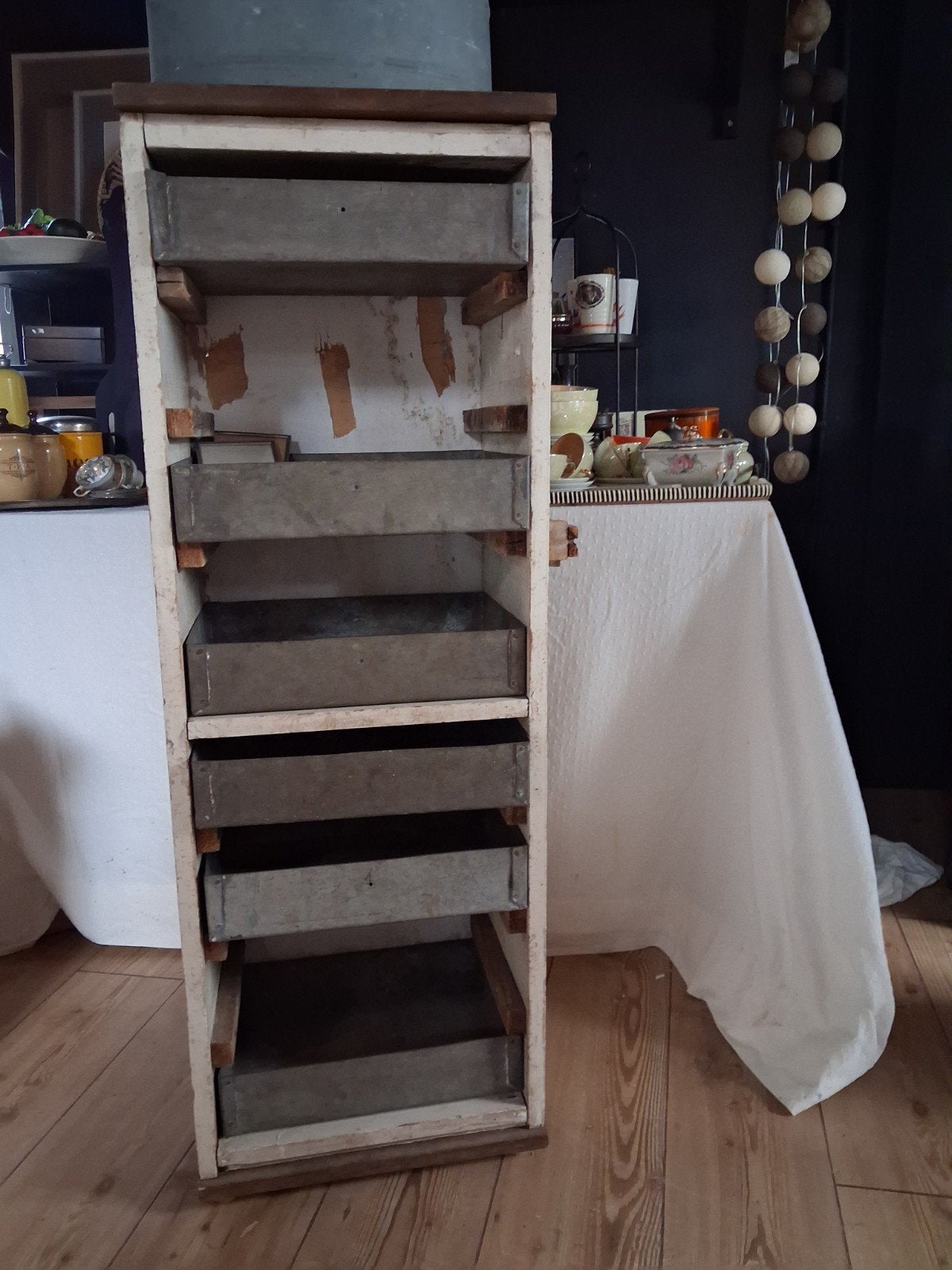Vintage houten ladekast met metalen bakken, Ophalen of Verzenden