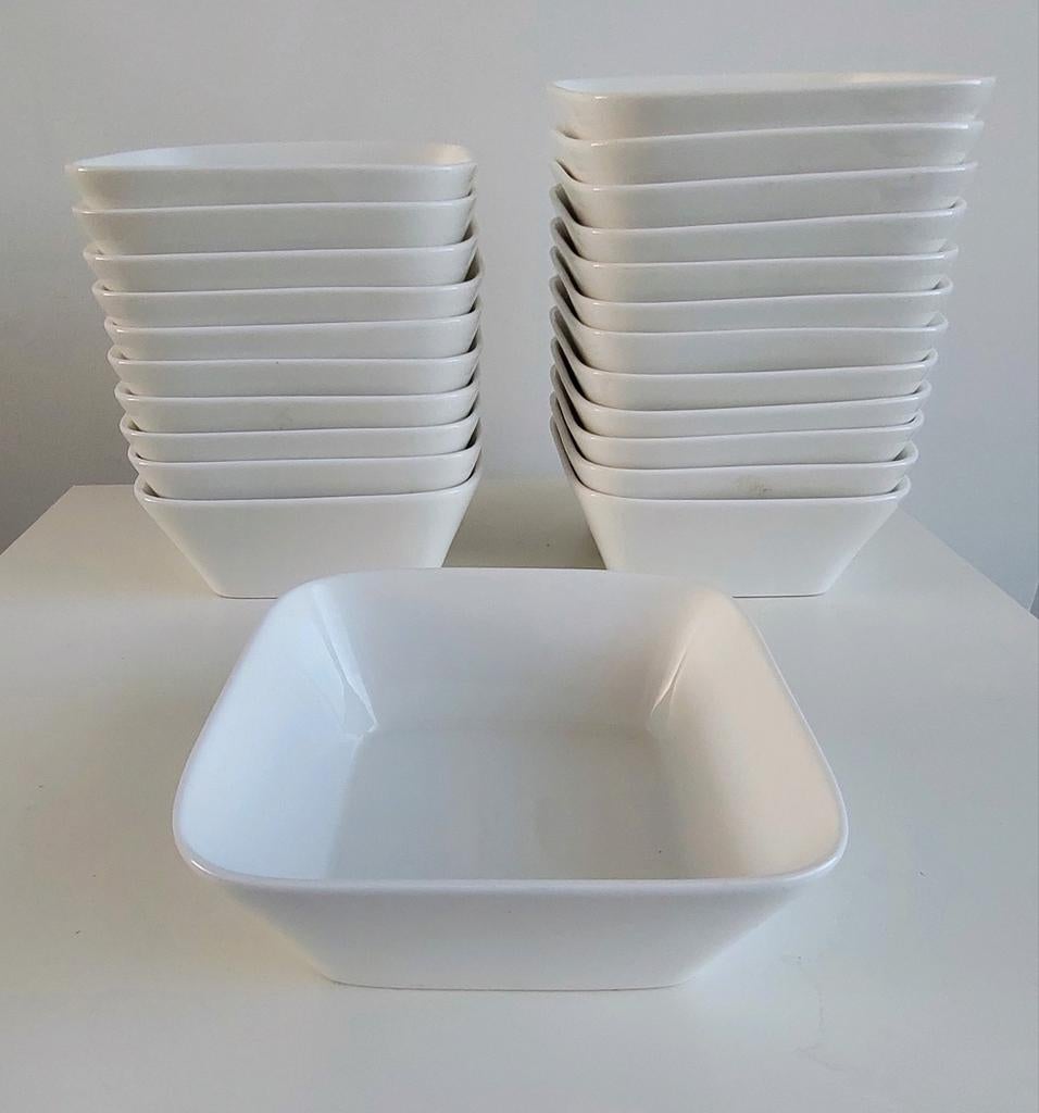 Vierkante porseleinen schaal 17x17 cm nieuw, Huis en Inrichting, Keuken | Servies, Ophalen, Nieuw, Kom(men), Overige stijlen