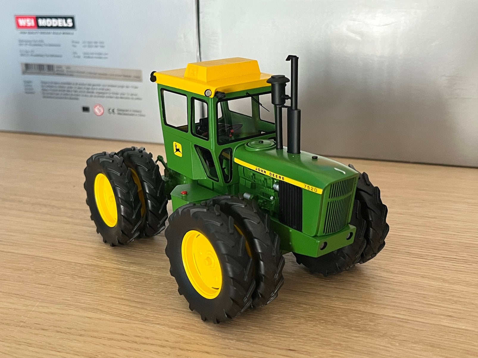 Schuco John Deere 7520, Hobby en Vrije tijd, Modelauto's | 1:32, Ophalen of Verzenden, Zo goed als nieuw, Tractor of Landbouw