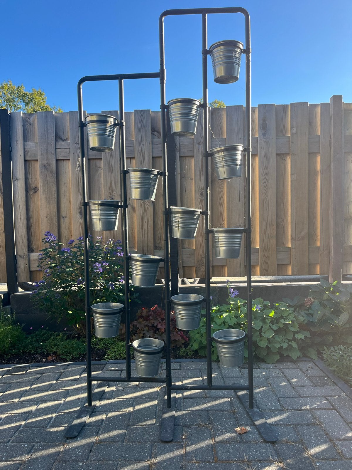 Metalen plantenrek met 12 potten voor tuin of balkon, Ophalen, Balkon, Zo goed als nieuw, Metaal