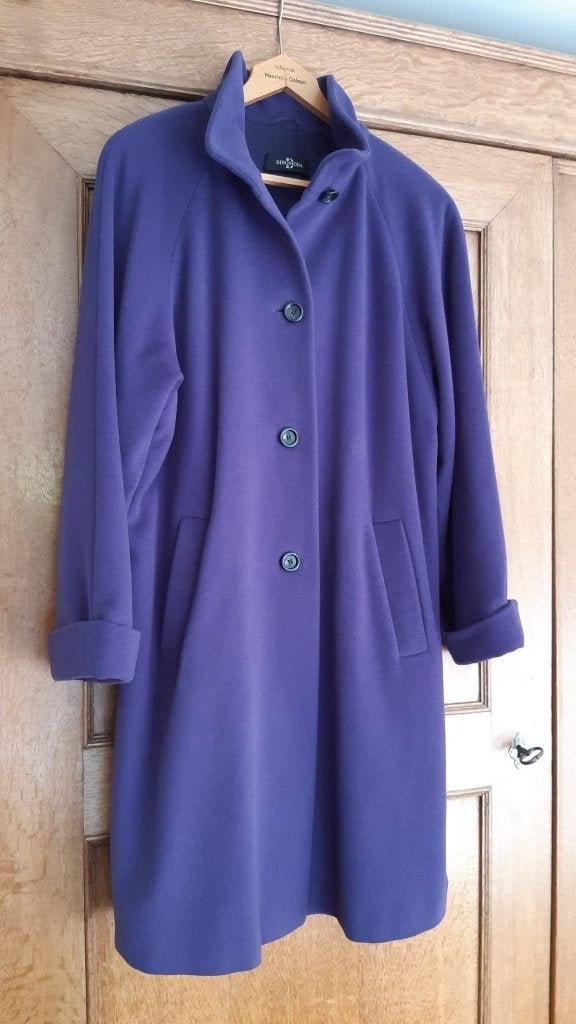 Mooie vintage paarse wollen damesmantel, Dinomoda, Kleding | Dames, Ophalen of Verzenden, Zo goed als nieuw, Maat 38/40 (M), Paars