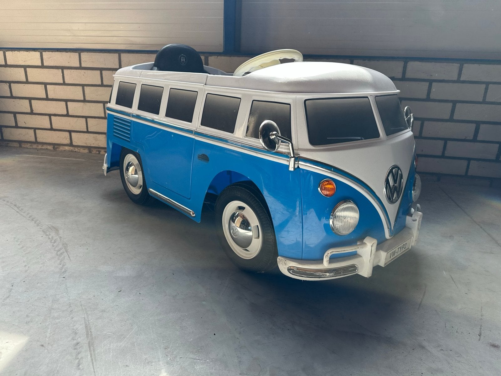 Elektrische kinderauto Volkswagen T1 Bus (blauw-wit), Ophalen, Gebruikt, Loopvoertuig