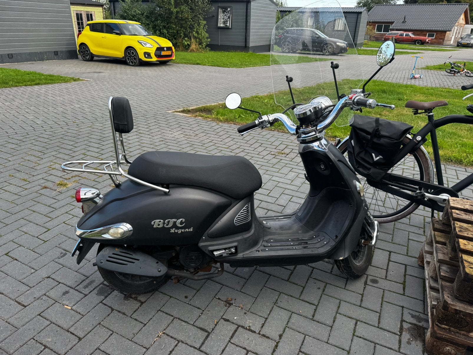 BTC LEGEND + helm, Fietsen en Brommers, Ophalen, Zo goed als nieuw, Benzine, Overige merken