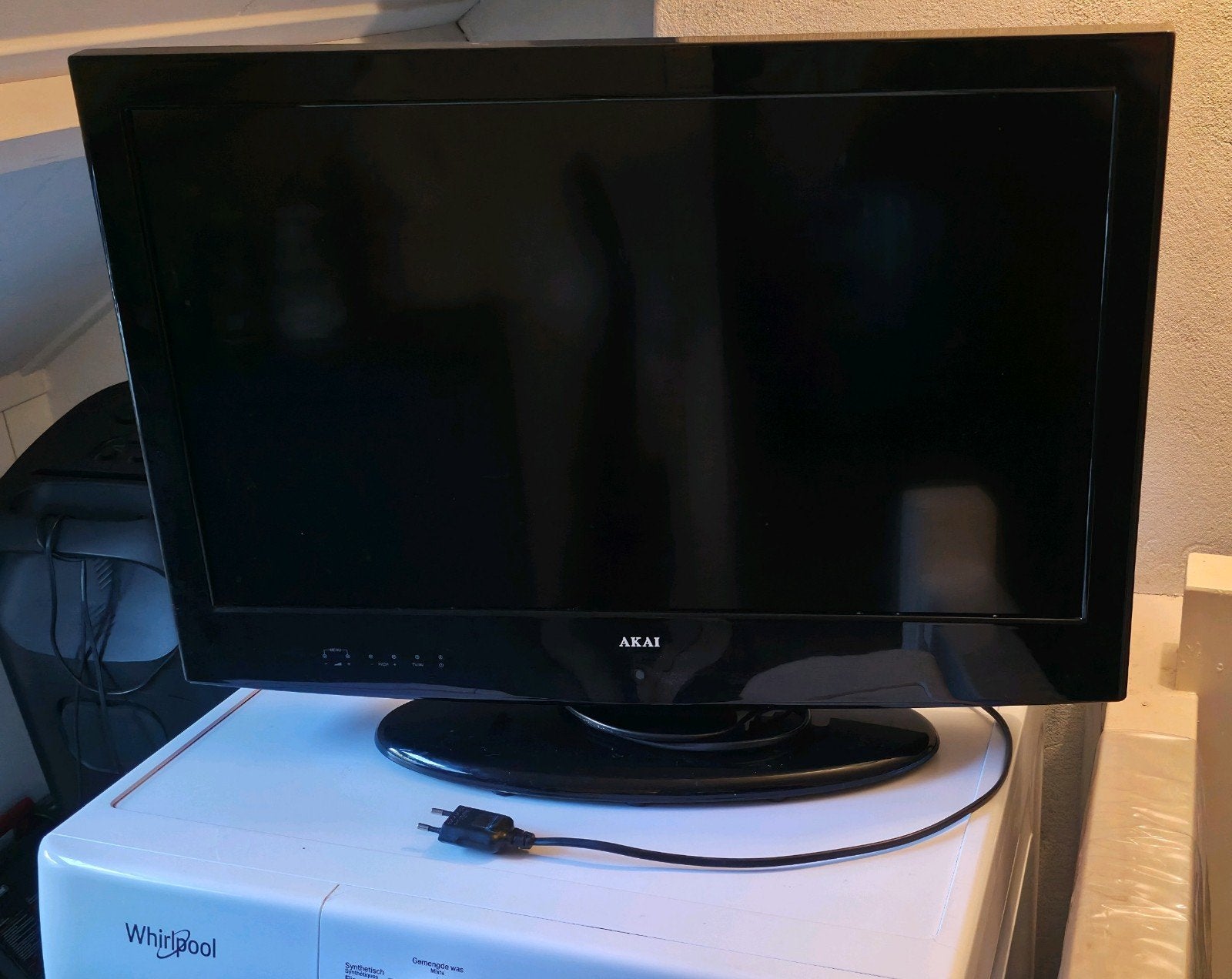 Gratis kleine Akai LCD TV (zonder afstandsbediening), Gebruikt, LCD, Minder dan 40 cm, Ophalen