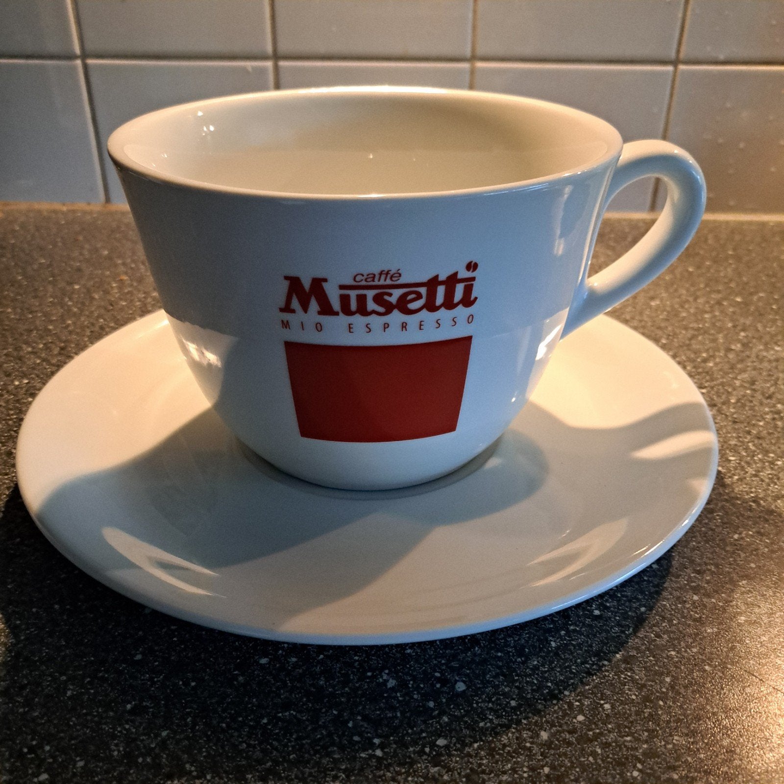 Grote Musetti Koffiekop met Schotel - Etalagemodel, Huis en Inrichting, Keuken | Servies, Gebruikt, Kop(pen) en/of Schotel(s)
