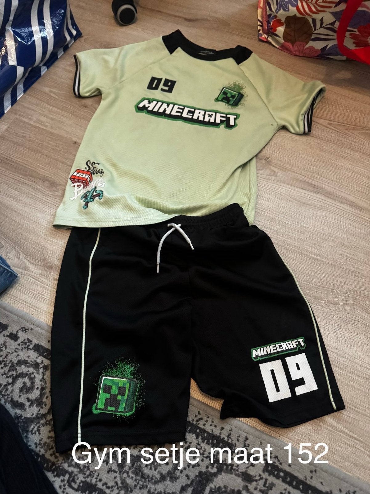 Gym setje en 2 Shirtjes, Ophalen, Zo goed als nieuw, Jongen of Meisje, Sport- of Zwemkleding
