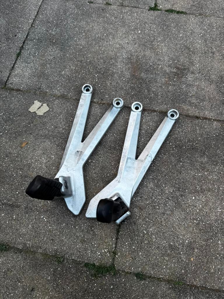 Husqvarna 701 KTM 690 passagier voetsteunen, Ophalen of Verzenden