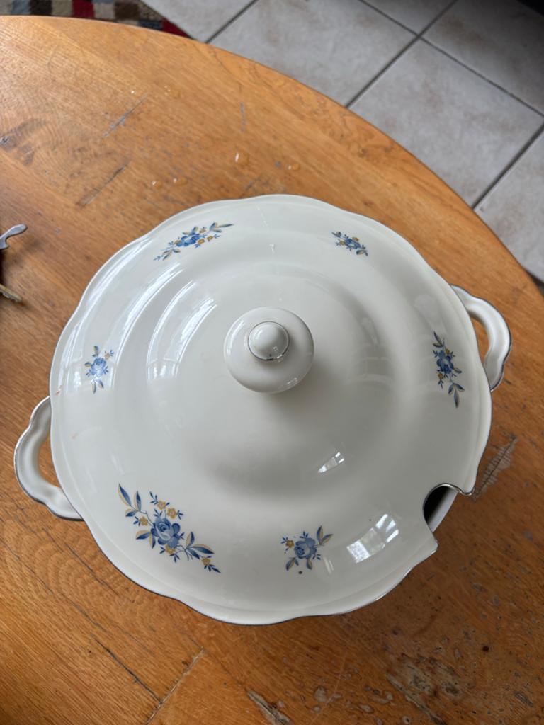 KPM Soepterrine Royal Ivory met Blauw Bloemenpatroon, Ophalen
