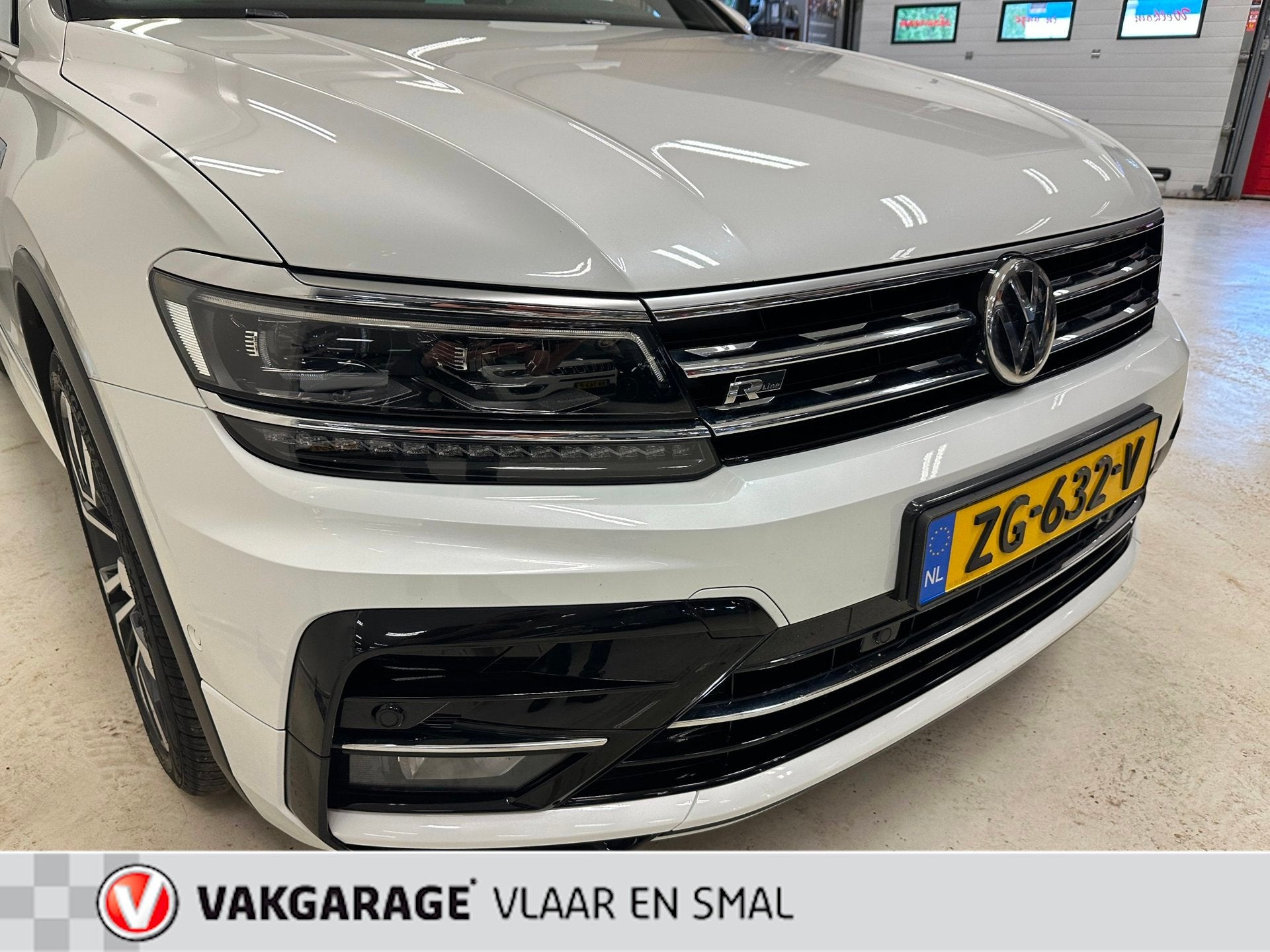 Volkswagen Tiguan 1.5 TSI ACT Highline Business R-Line-1e Ei, Auto's, Dealer onderhouden, 4 cilinders, 150 pk, Leder en Stof