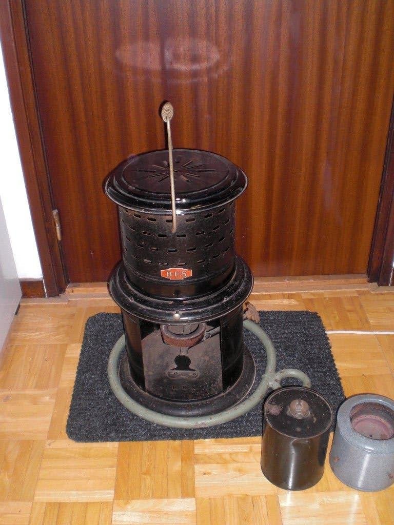 Antieke Bes Pertroleum kachel zwart, Ophalen, Gebruikt, Overige brandstoffen, Petroleumkachel