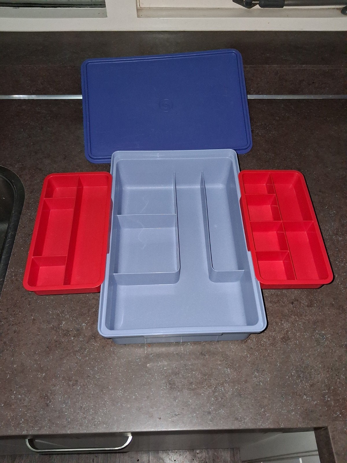 tupperware tuppercraft hobby / naaidoos groot uitmuntend, Ophalen of Verzenden, Schaal