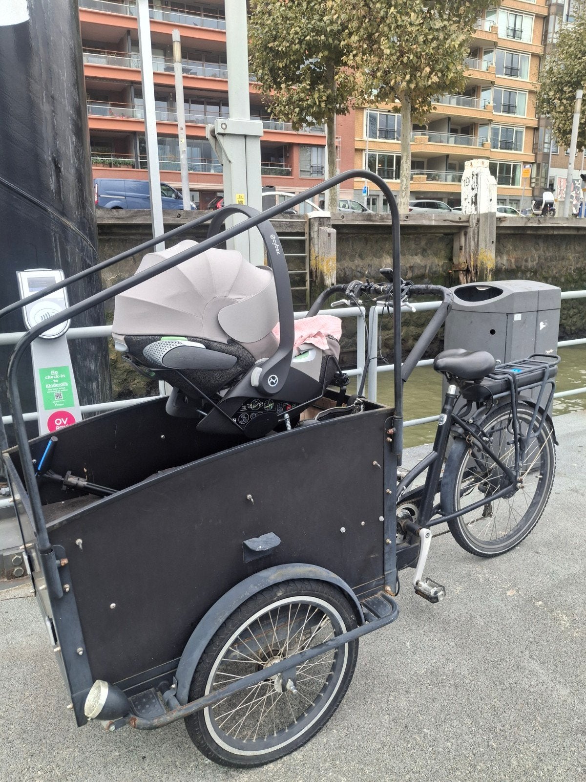 Bakfiets electrische  met Maxi-Cosi standaard merk troy en a, Ophalen, Gebruikt, 1 kind, Elektrisch
