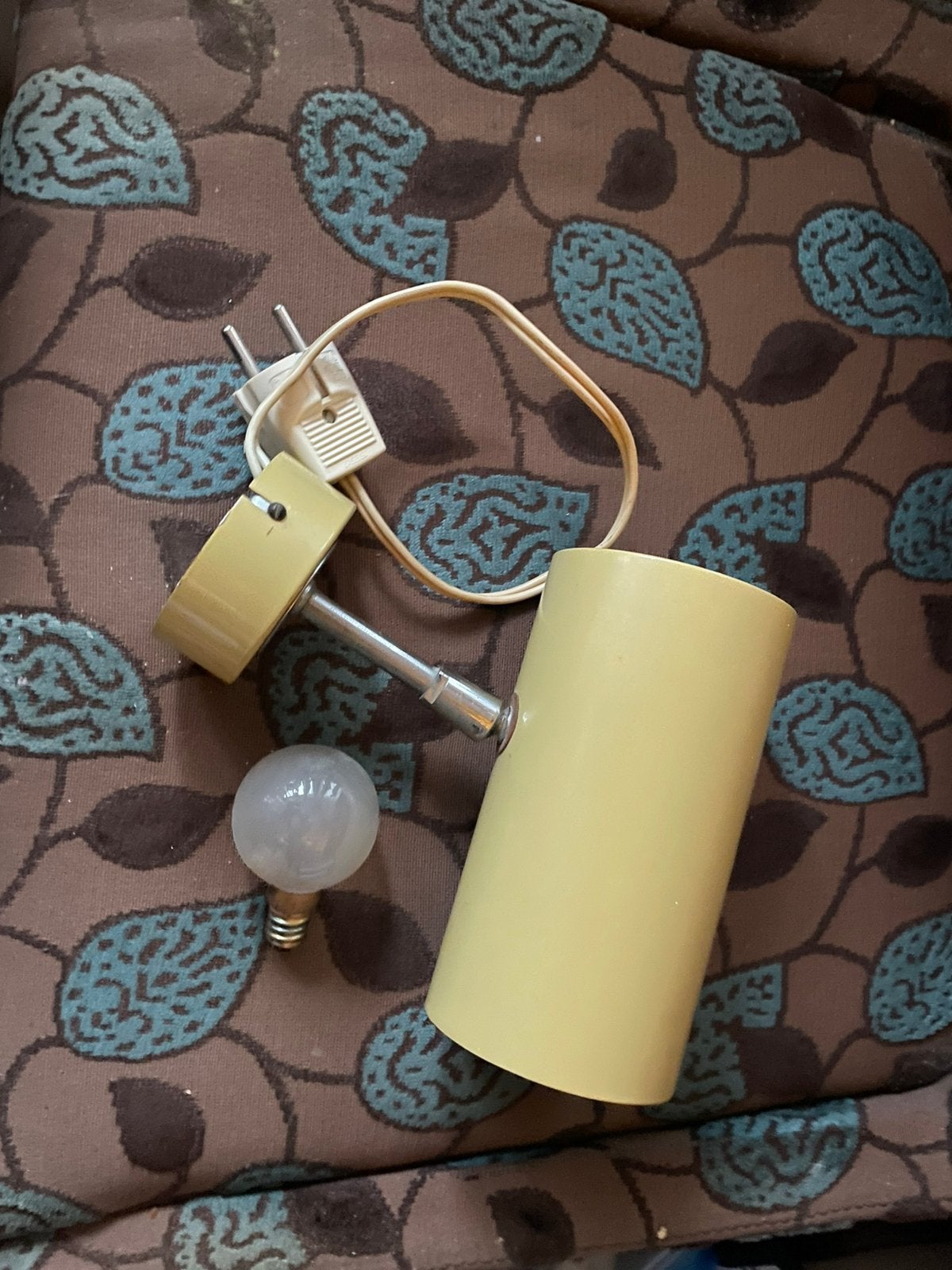 Wandlampje spot Hala Zeist geel metaal knikbaar vintage lamp, Ophalen of Verzenden, Zo goed als nieuw, Metaal
