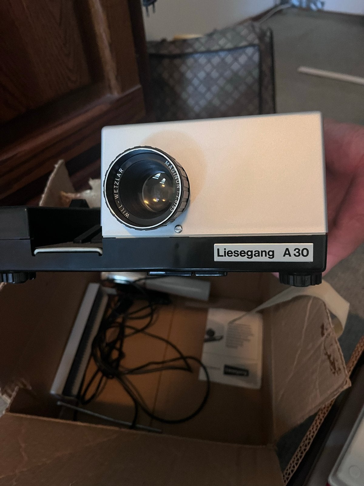 Liesegang A30 Diaprojector met scherm en accessoires, Ophalen, Gebruikt, Met scherm