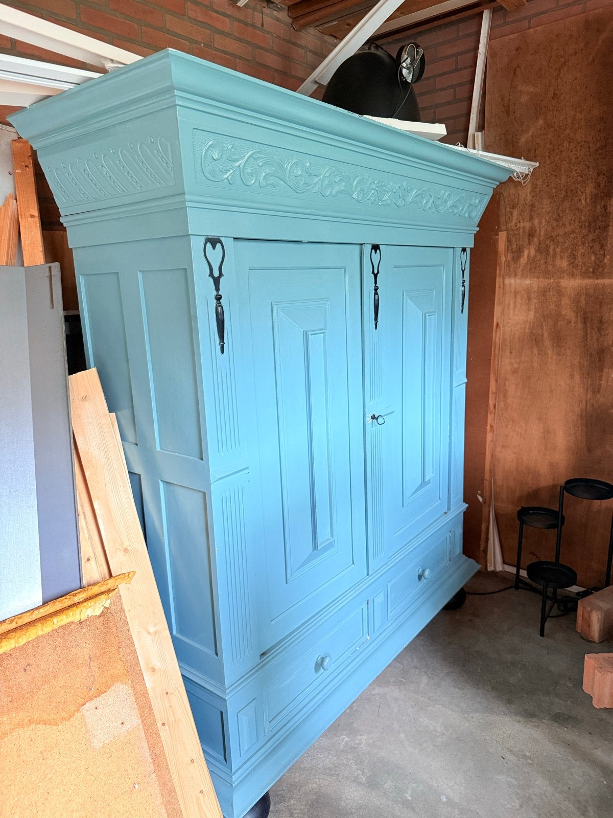 Unieke Groenlose Kast - Turquoise met houtsnijwerk, Antiek en Kunst, Ophalen