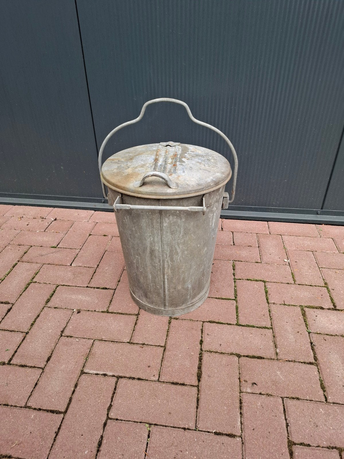 Vintage zinken vuilnisemmer met deksel Geleen, Ophalen