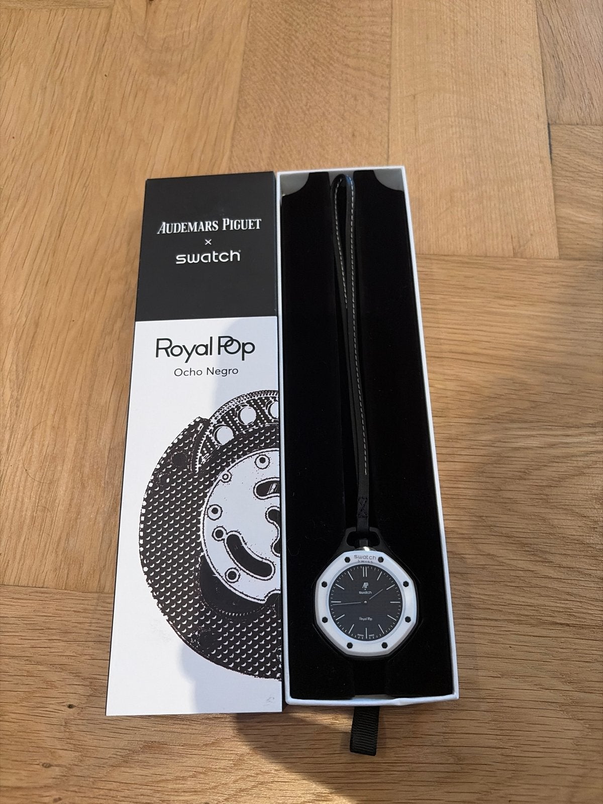 Swatch x AP Ocho Negro, Sieraden, Tassen en Uiterlijk, Leer, Verzenden, Swatch, Nieuw