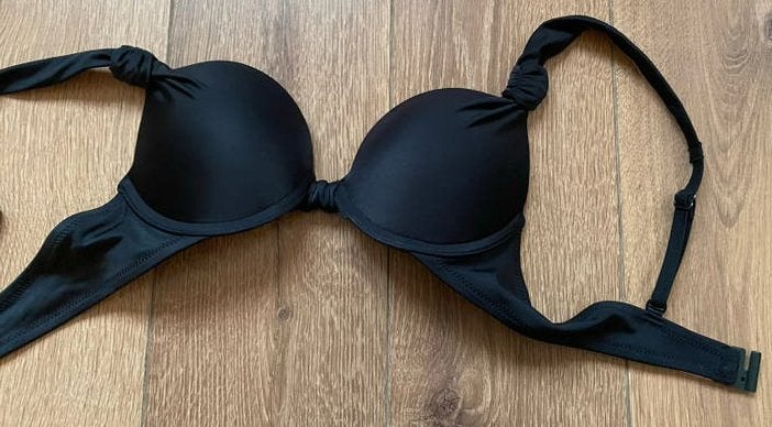 Nieuwe Hunkemöller pish up Bikinitop, zwart Maat 75A, Kleding | Dames, Ophalen of Verzenden, Nieuw, Zwart, Bikini