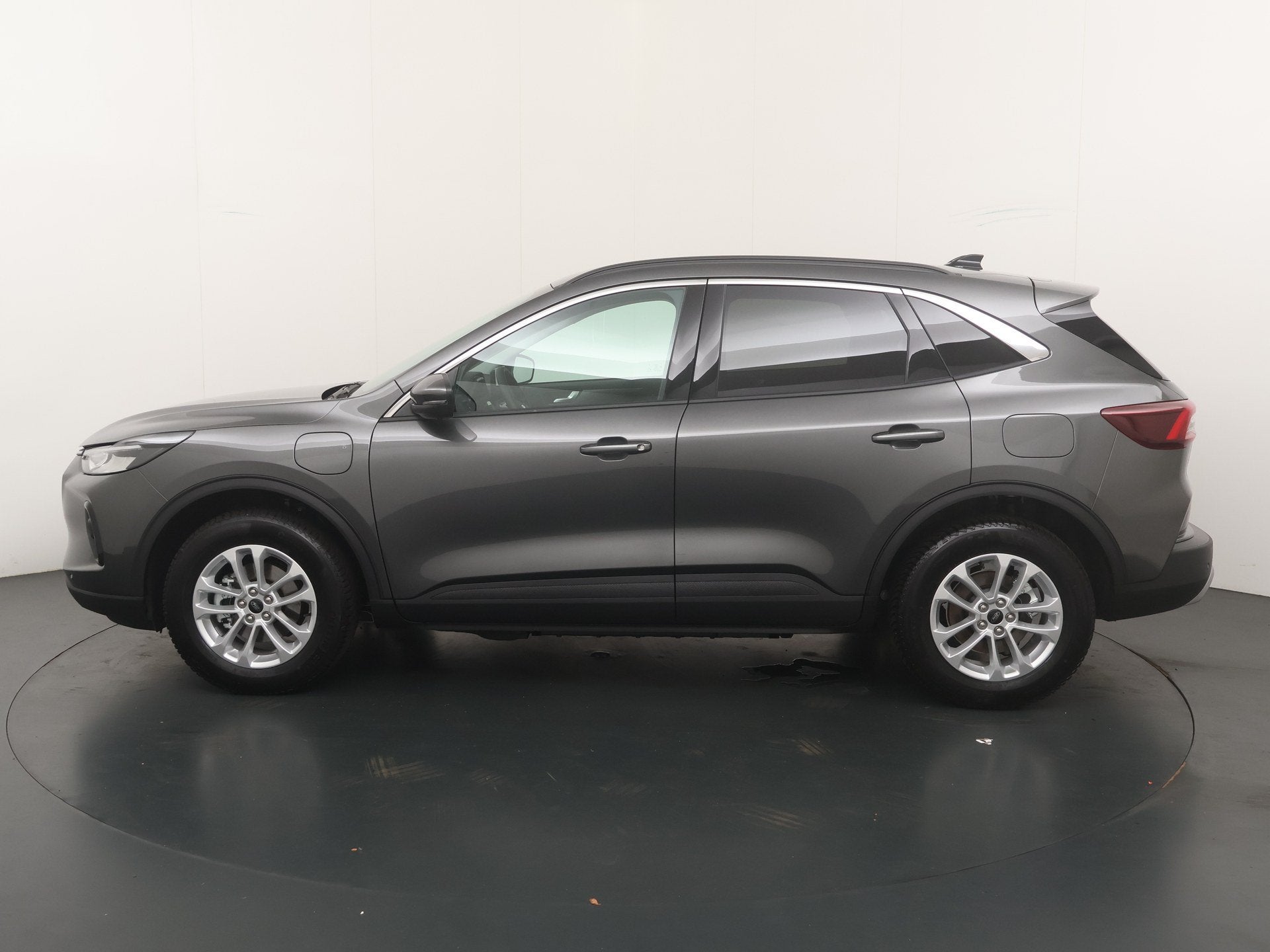 Ford Kuga 2.5 PHEV Titanium | Elektr. trekhaak | All-seasons, Zwart, 4 cilinders, Bedrijf, Nieuw