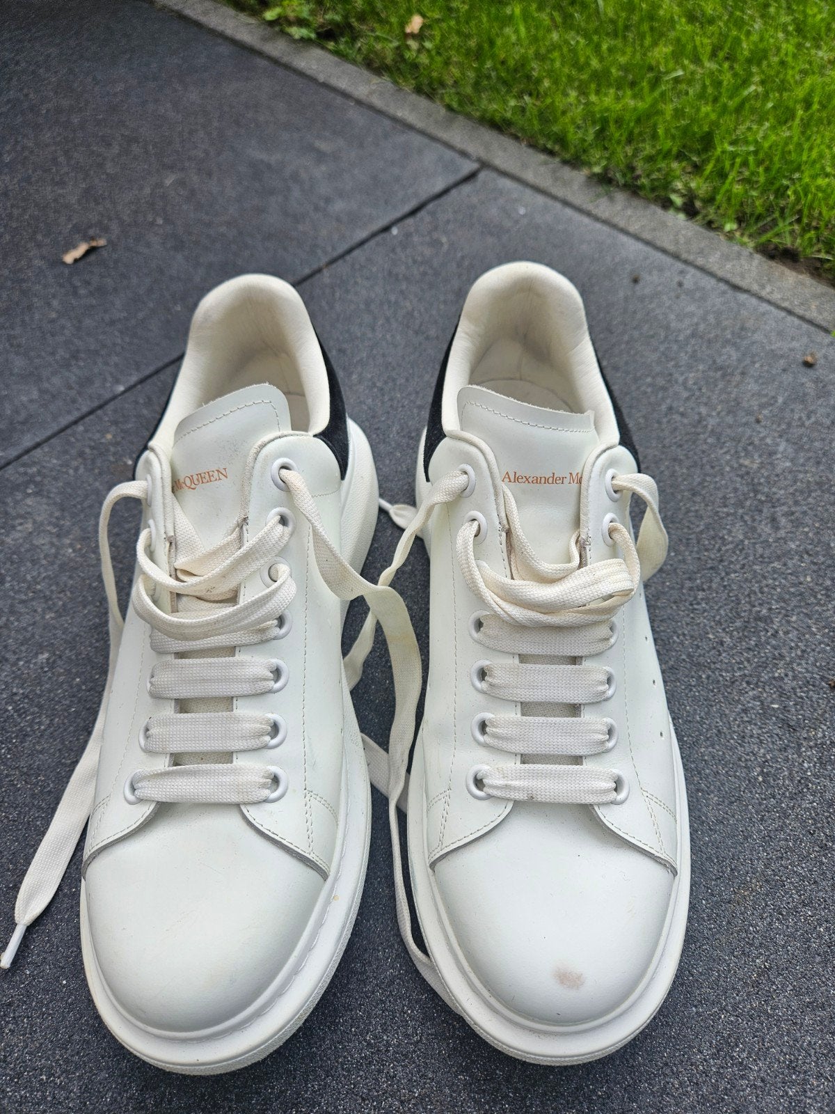 Alexander McQueen Sneakers - Wit met Zwart, Kleding | Heren, Ophalen, Alexander McQueen, Wit, Gedragen