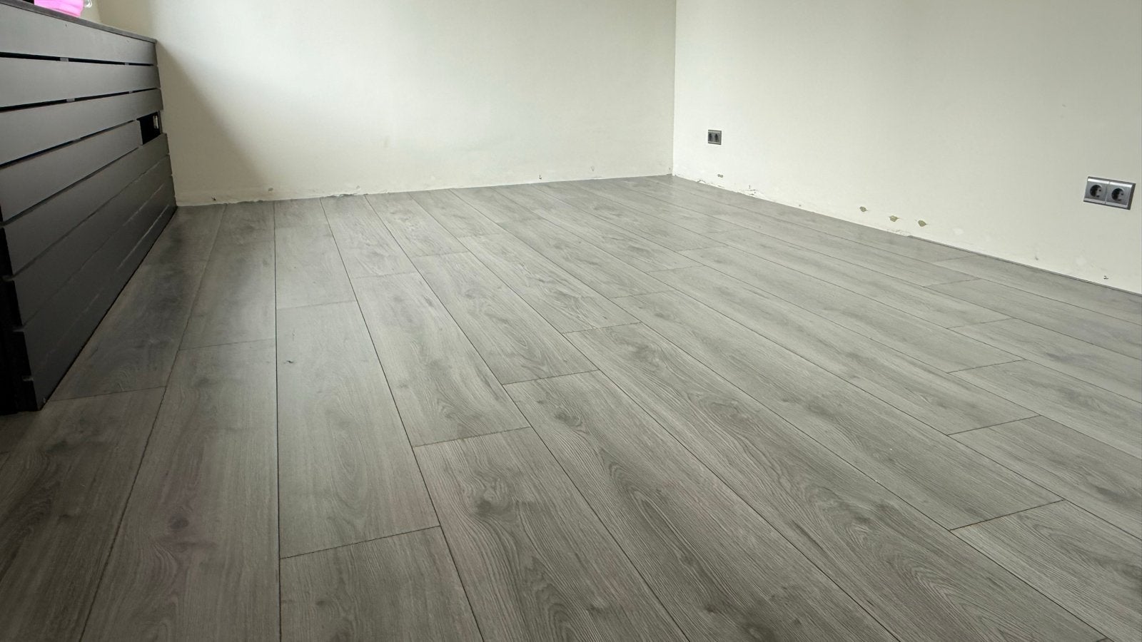 Laminaatvloer Millennium en ondervloerplaat- Goede staat, Ophalen, Gebruikt, 10 m² of meer, 10 tot 30 cm