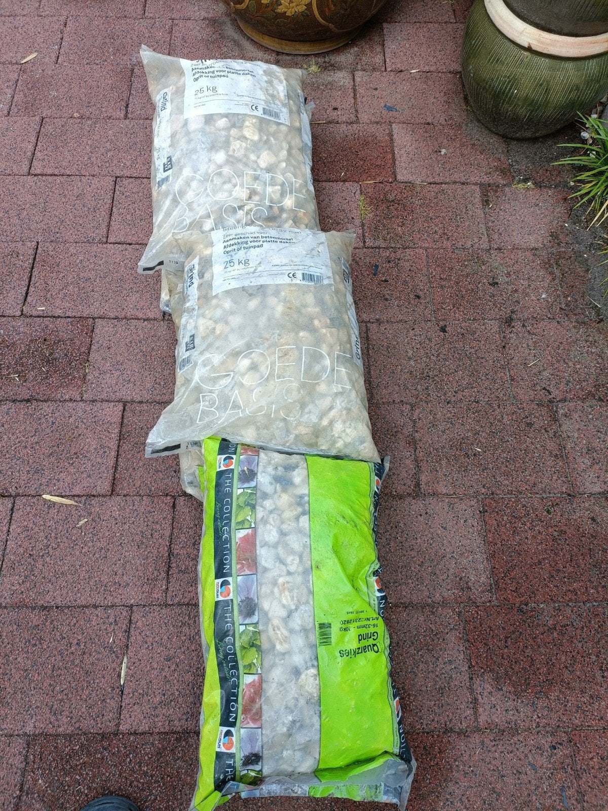 te koop 4 zakken grind a 25kg en 2 zakken grind a 20kg, Ophalen, Nieuw