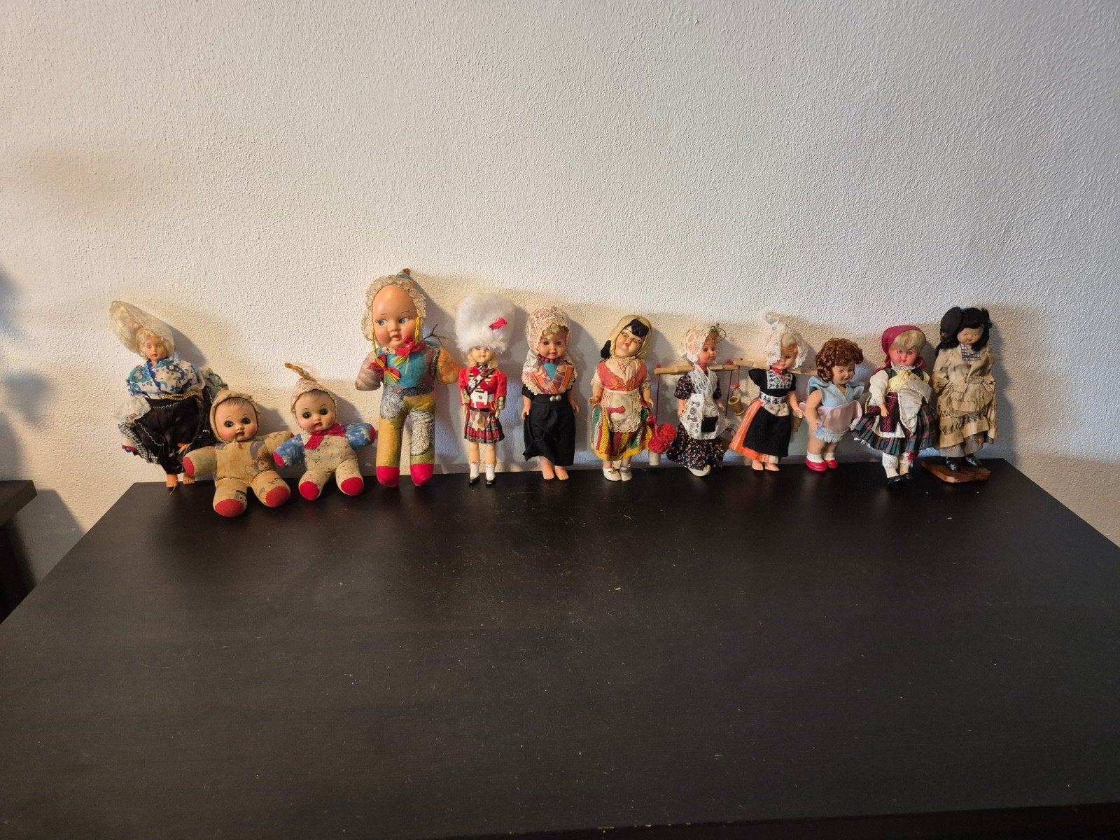Verzameling vintage poppen in diverse klederdrachten, Verzamelen, Ophalen of Verzenden, Gebruikt, Pop
