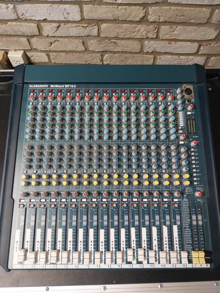 Allen&Heath MixWizzard WZ3 16:2 analoog mixer, Audio, Tv en Foto, Professionele Audio-, Tv- en Video-apparatuur, Ophalen, Zo goed als nieuw
