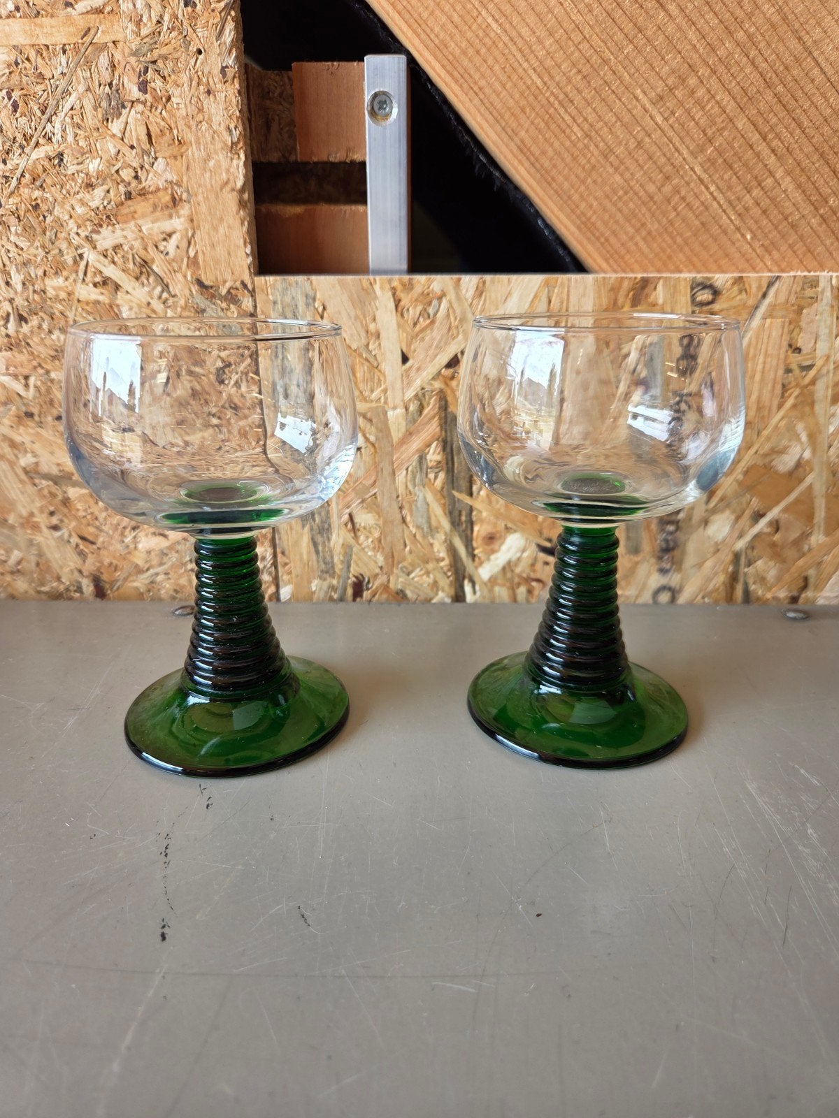 2x vintage wijn of sherry glazen, moezelglas met groen glas, Ophalen, Zo goed als nieuw, Overige typen