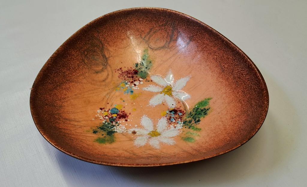Driehoekige geëmailleerde schaal met bloemmotief, 19 cm, Ophalen of Verzenden