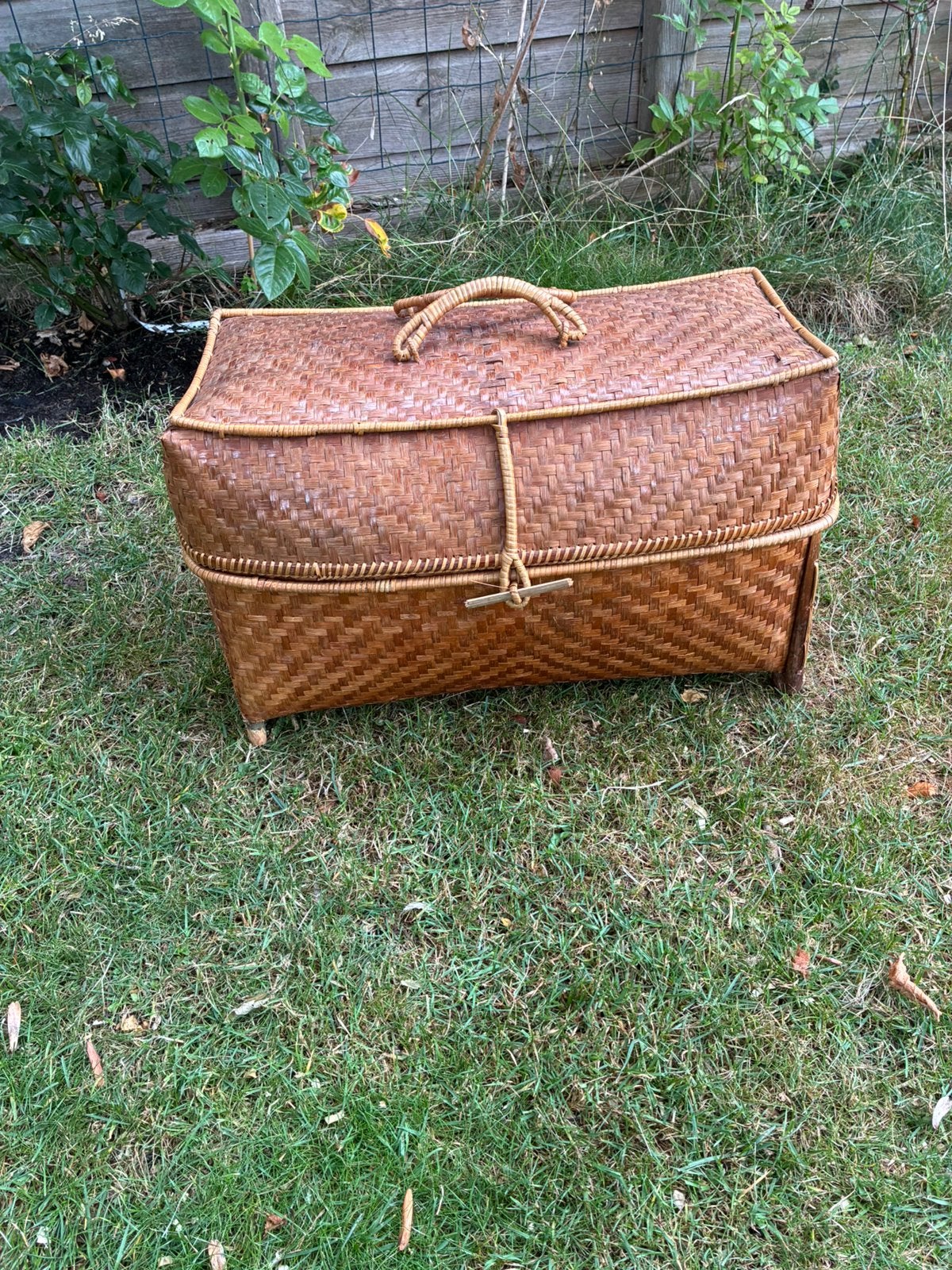 Vintage bamboe  hangemaakte draagmand opberg mand, Huis en Inrichting, Woonaccessoires | Schalen en Manden, Ophalen, Zo goed als nieuw