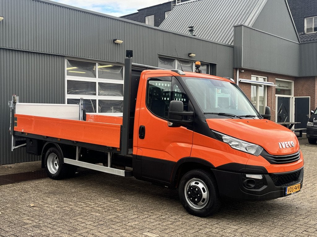 Iveco Daily 35C14 2.3 375 Laadklep 500kg Trekhaak 3500kg tre, Auto's, Bestelauto's, Gebruikt, Iveco, 2535 kg, Origineel Nederlands