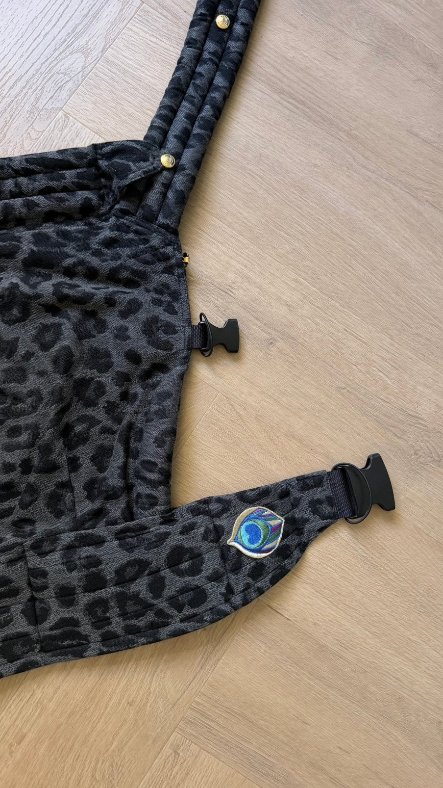 Artipoppe draagzak leopard - als nieuw, Overige merken, Buik of Rug, Ophalen of Verzenden, Zo goed als nieuw