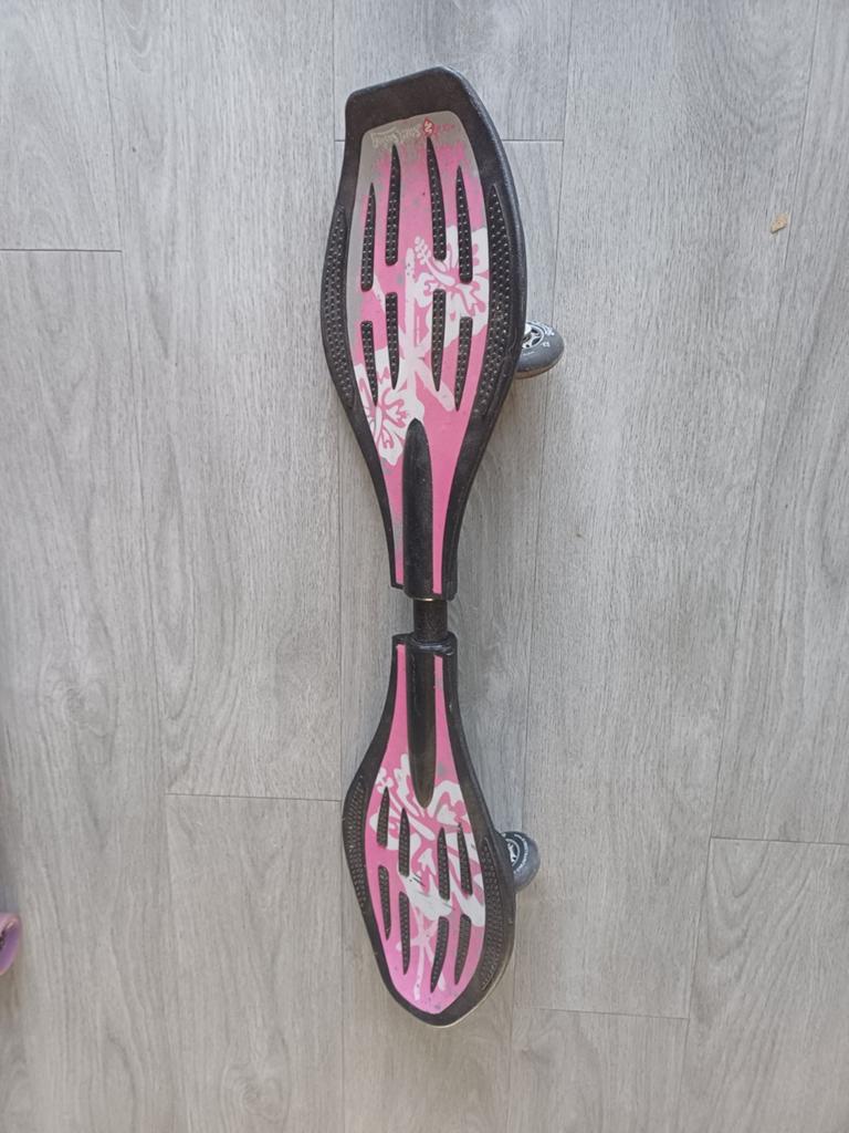 Waveboard roze/zwart - Zo goed als nieuw, Sport en Fitness, Skateboarden, Ophalen, Zo goed als nieuw, Waveboard