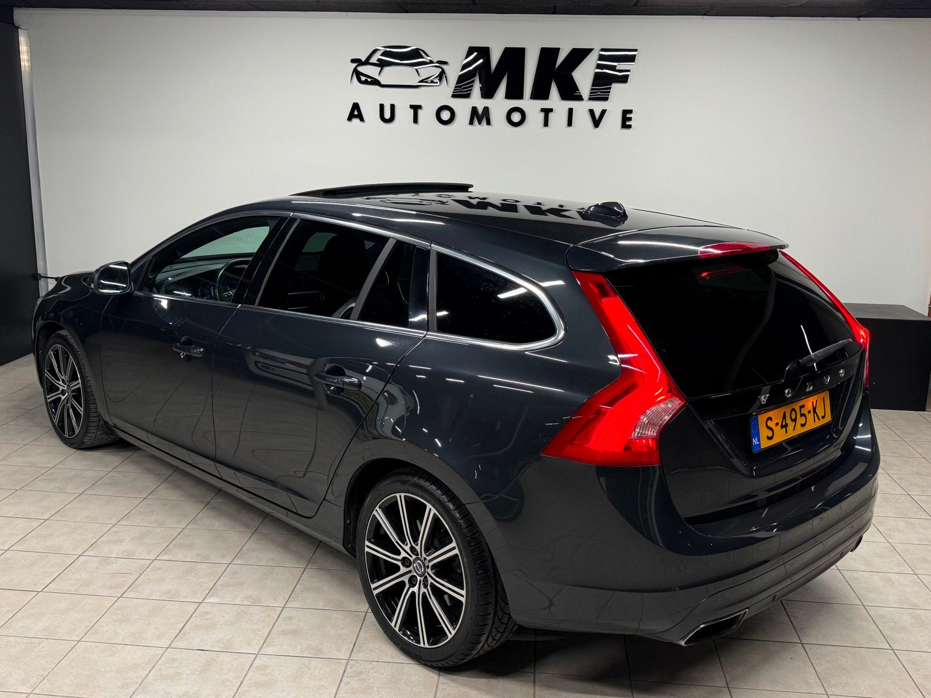 Volvo V60 2.0 T5 Ocean Race 2015 ECC/XENON/LMV/PDC/LEER/NAVI, Auto's, Euro 6, 4 cilinders, 1969 cc, Geïmporteerd