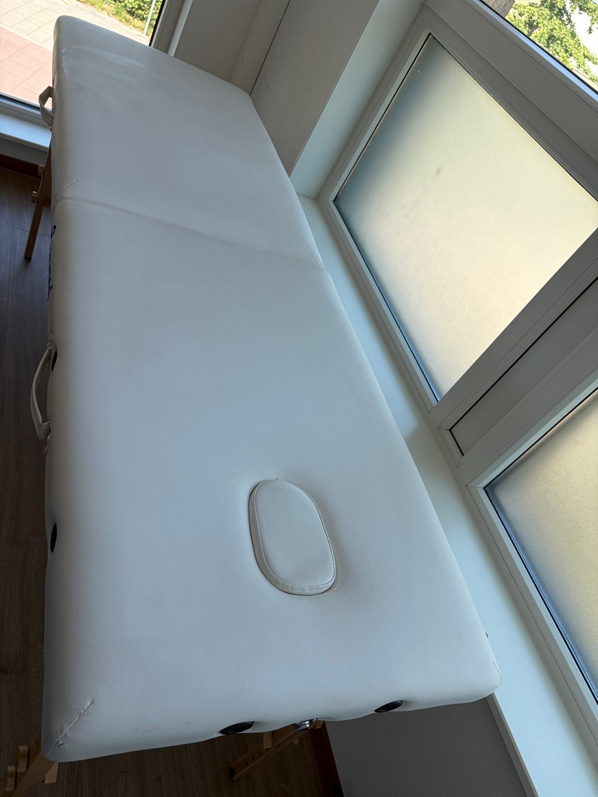 Quirumed Draagbare Massagetafel - Wit, Opvouwbaar, Sport en Fitness, Massageproducten, Ophalen, Zo goed als nieuw, Massagetafel