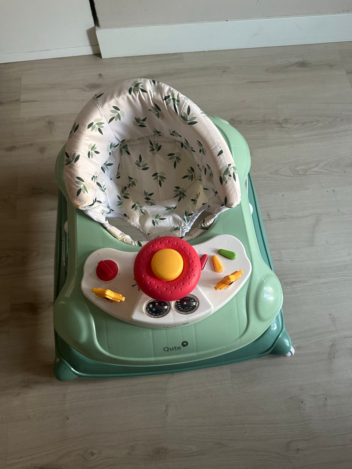 Zo goed als nieuwe Qute loopstoel, slechts 2 keer gebruikt, Ophalen of Verzenden, Zo goed als nieuw