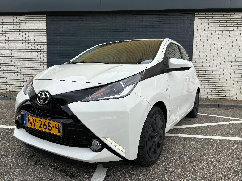 Toyota Aygo 1.0 Vvt-i 69pk 5D 2017 Wit | Camera | Airco, Auto's, Toyota, Bedrijf, Aygo, ABS, Achteruitrijcamera, Airbags, Airconditioning