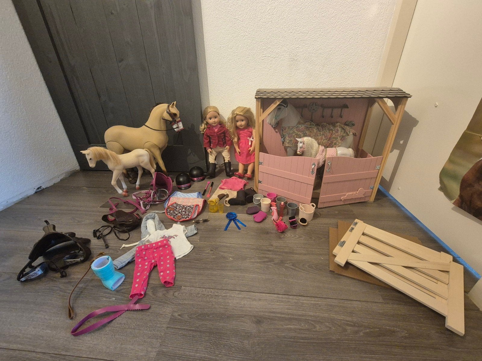 Grote set Our Generation poppen, paarden en accessoires, Ophalen, Zo goed als nieuw, Babypop
