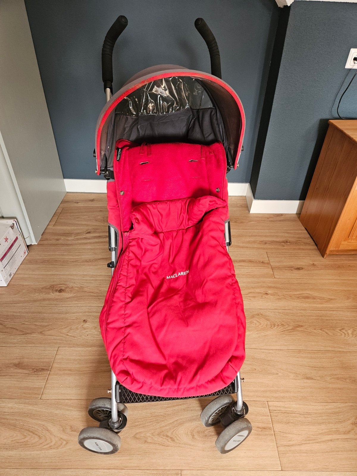 Maclaren Quest Buggy - Rood/Grijs met Voetenzak en Regenhoes, Kinderen en Baby's, Ophalen, Gebruikt, Maclaren, Regenhoes