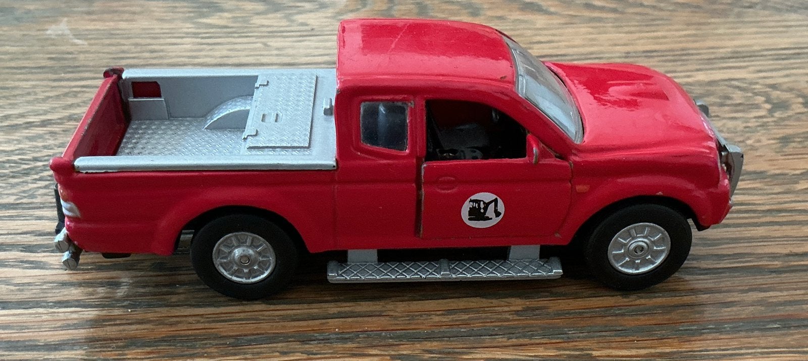 Grote Amerikaanse SUV Auto met laadbak ( kan open) 14CM, Hobby en Vrije tijd, Modelauto's | Overige schalen, Ophalen, Gebruikt