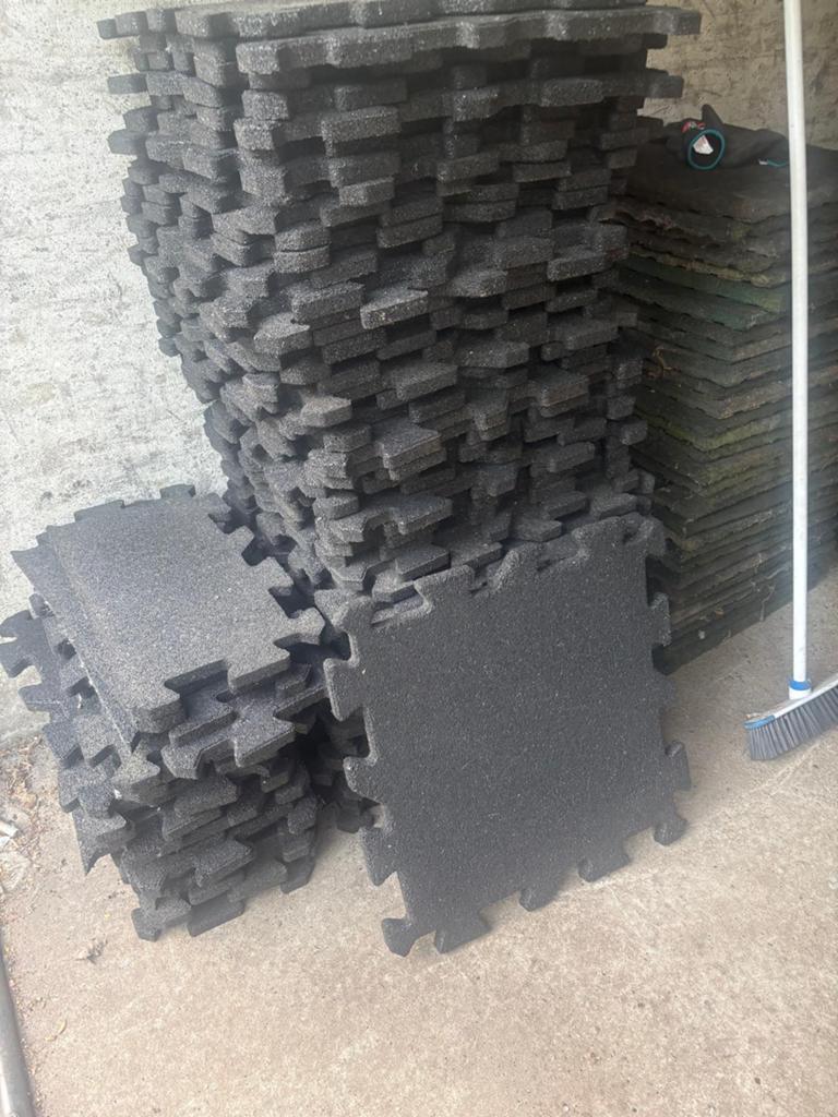 Rubberen tegels 50x50 2,5 cm, Tuin en Terras, Tegels en Klinkers, Ophalen of Verzenden, Zo goed als nieuw, Rubber, Overige typen