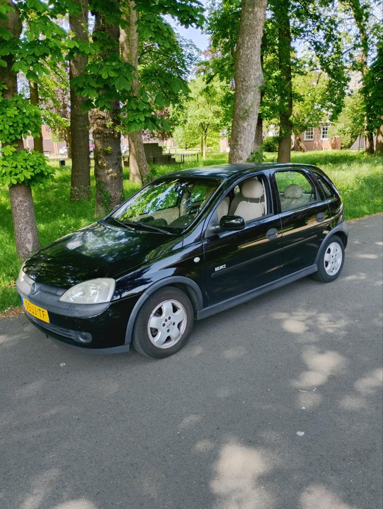 Opel Corsa 1.4 I 16V 5D AUTOMAAT  2002 Zwart, Auto's, 40 €/maand, 4 cilinders, 1389 cc, Origineel Nederlands
