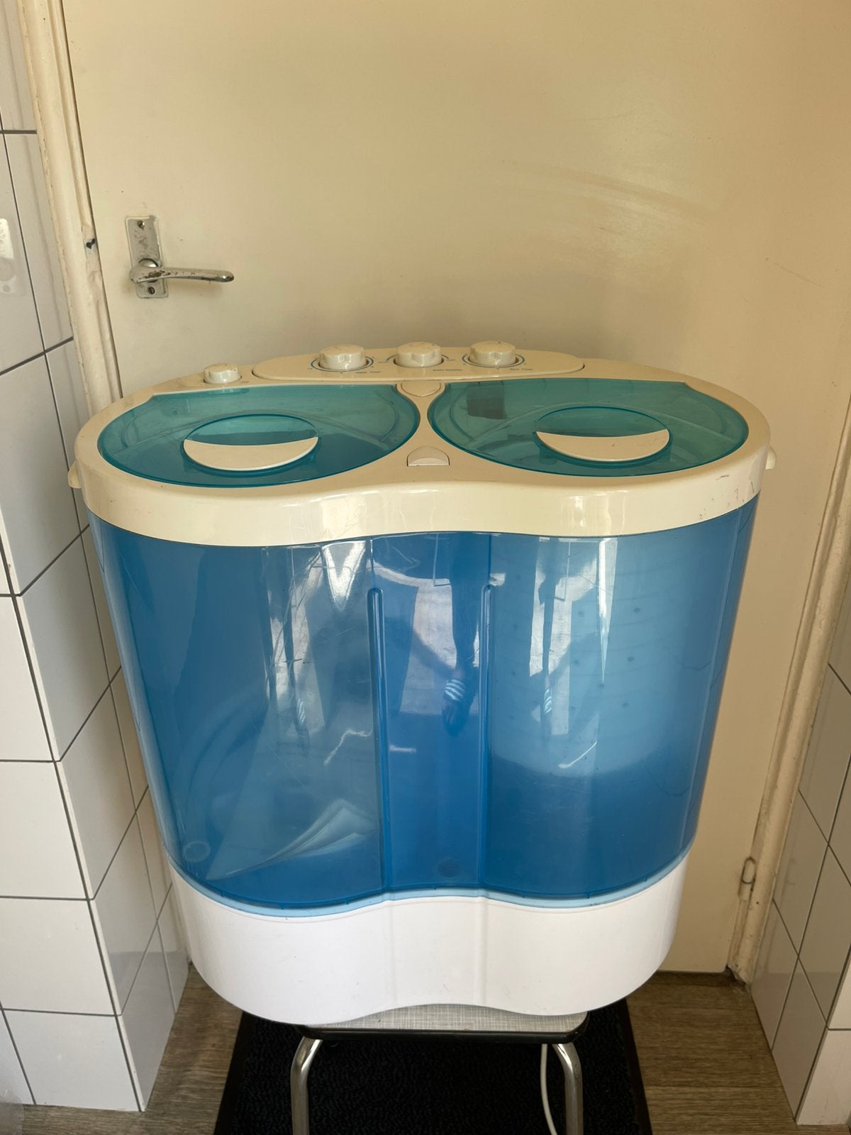 Een hele goed camping wasmachine met centrifuge., Caravans en Kamperen, Kampeeraccessoires, Ophalen, Zo goed als nieuw