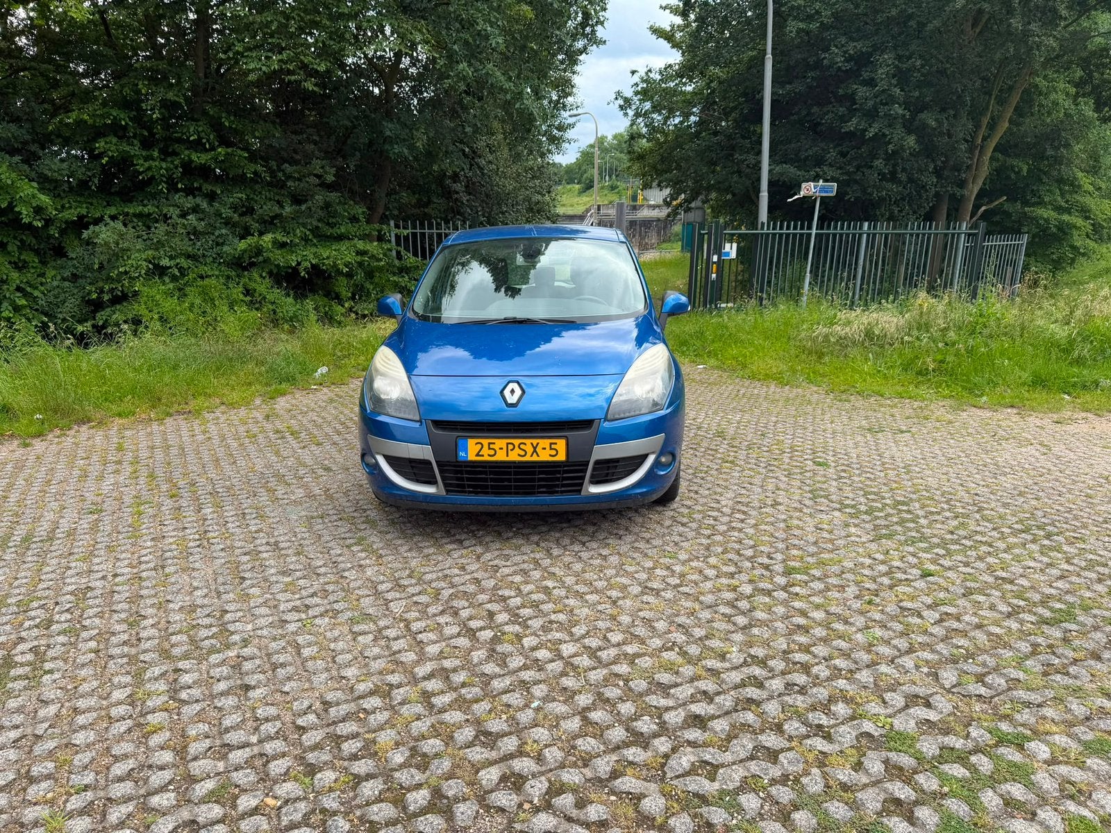 Renault Scénic 1.6 16V NAVI  2011, Auto's, Voorwielaandrijving, 1295 kg, 4 cilinders, Blauw