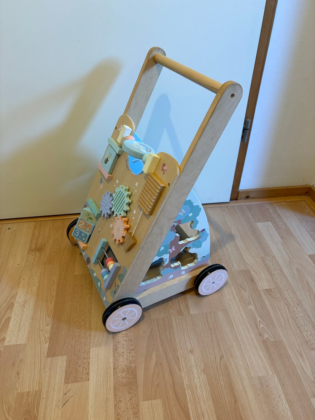 Houten loopwagen met activiteitenpaneel, Ophalen, Zo goed als nieuw, Overige typen, Met wieltjes