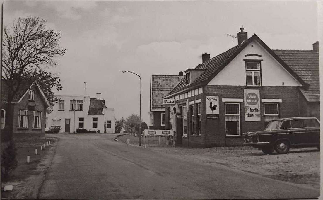 Drieborg Kruispunt (ca. 1960) | Winkel U.K. Kroeze, Ophalen of Verzenden, 1940 tot 1960, Ongelopen, Groningen